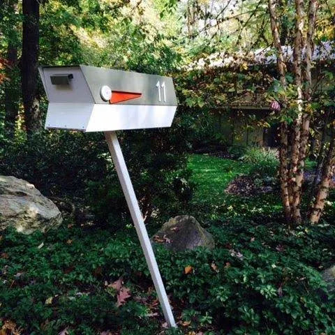 White Post Mounted Mailbox N2929