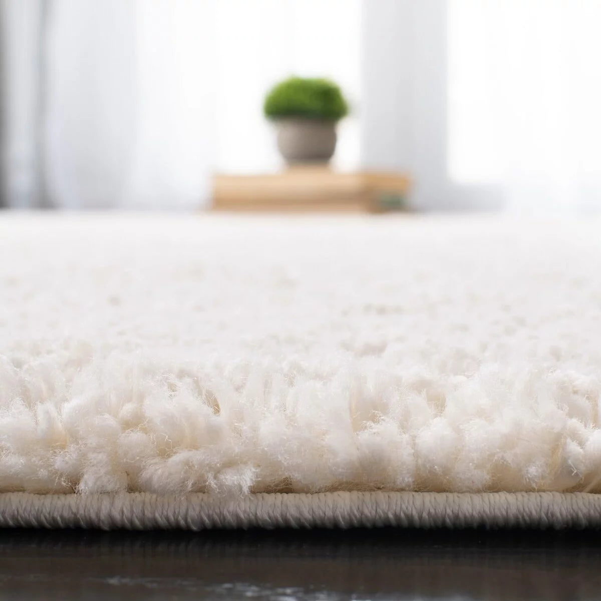 Ivory 4' x 4' Square Shag Area Rug S763