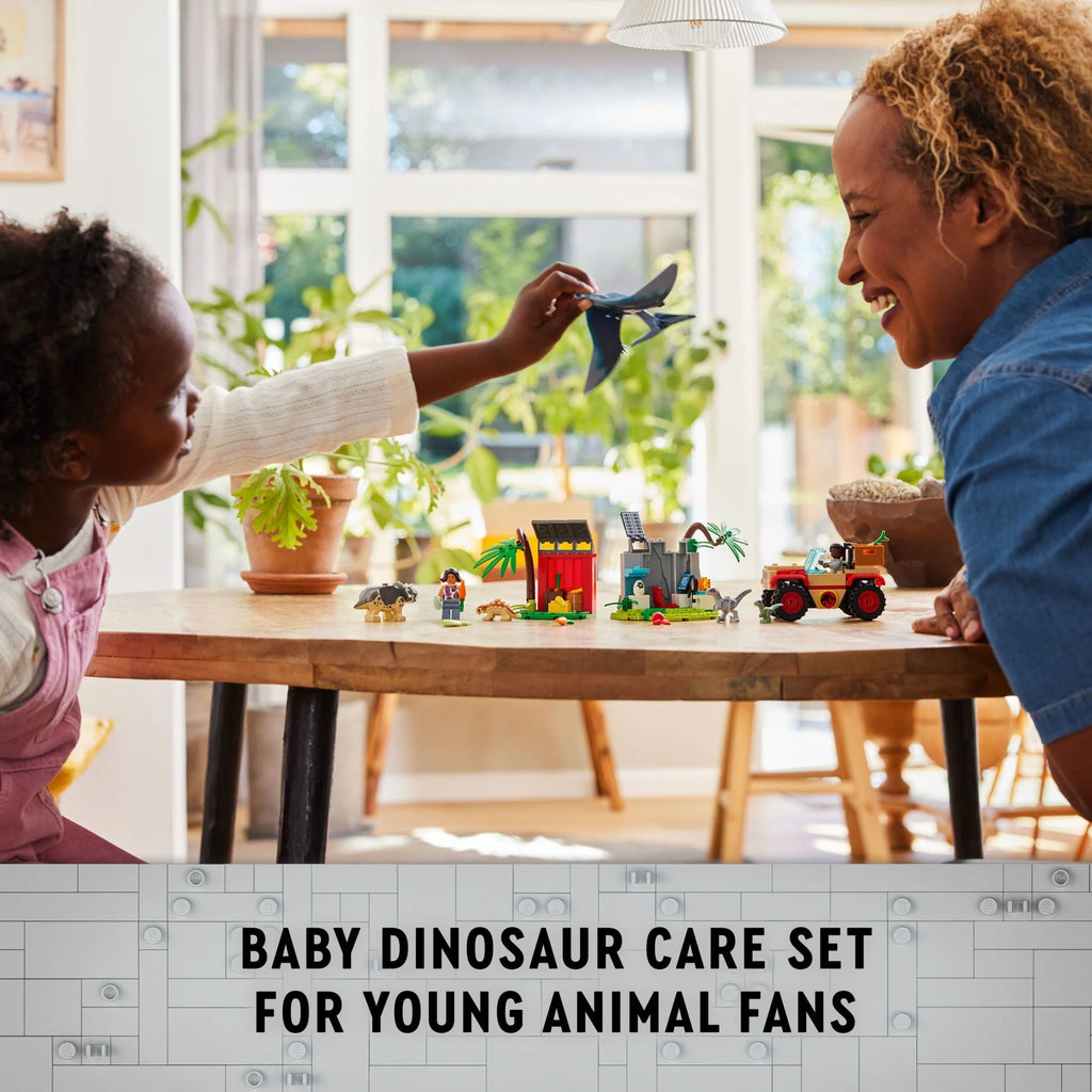 Building Set with Toy Car and 5 Dinosaur Figures C562281