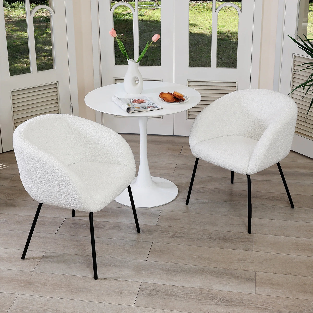 32'' Round Pedestal Dining Table White J73422